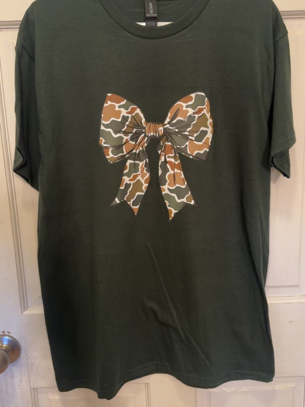 Women’s Hunter Green Short Sleeve Tee with Camo Bow